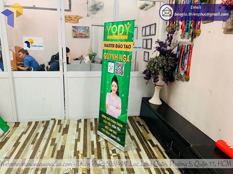 standee cuốn nhôm tphcm