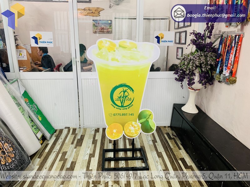 standee hình ly nước mía