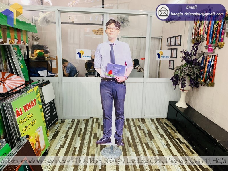 standee hình người đẹp