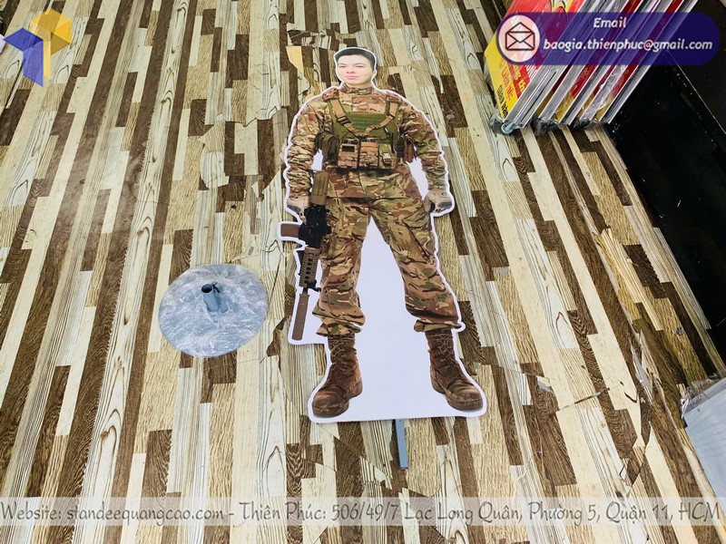 standee hình người đẹp