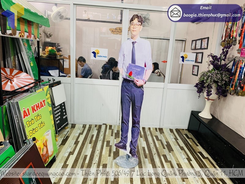 standee hình người tphcm