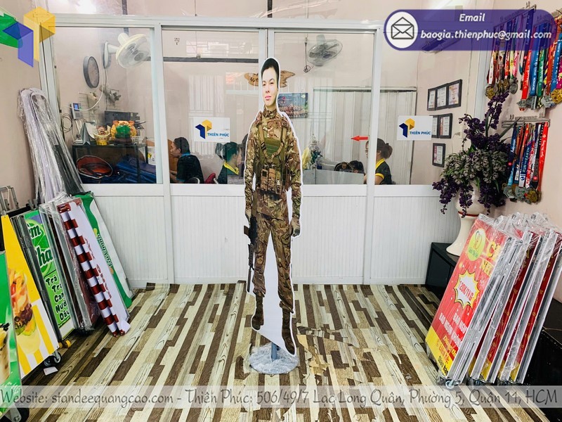 standee hình người uy tín