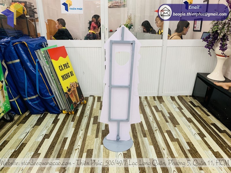 standee khoét mặt chụp ảnh rẻ