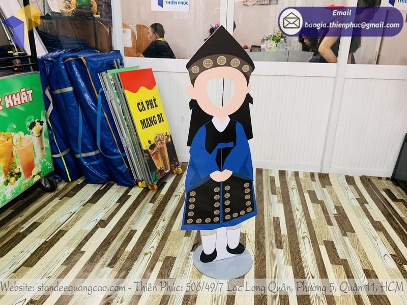 standee khoét mặt chụp ảnh tphcm