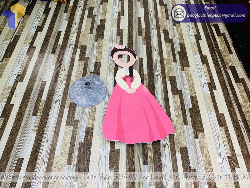 standee mô hình chụp ảnh đẹp