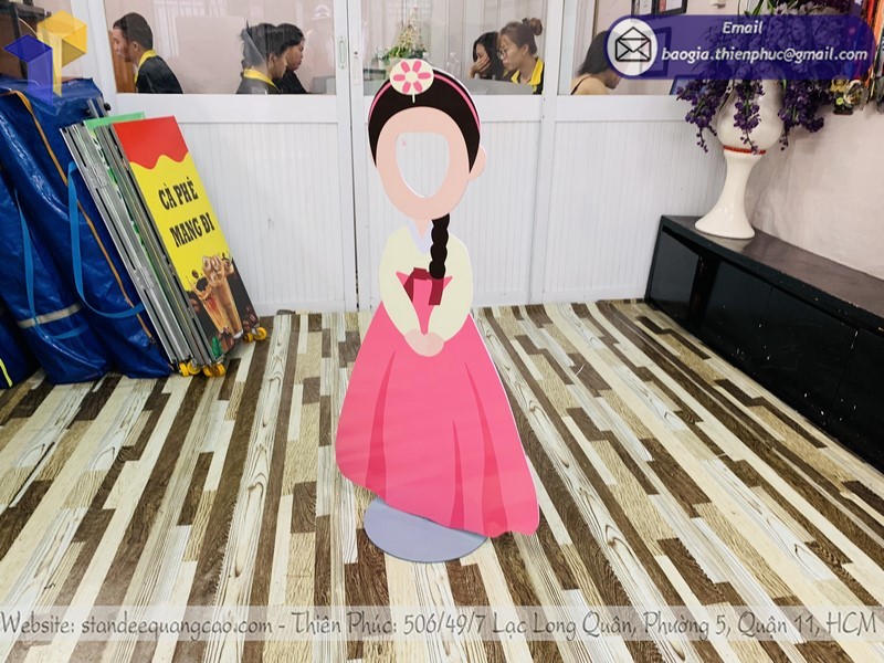 standee mô hình chụp ảnh rẻ