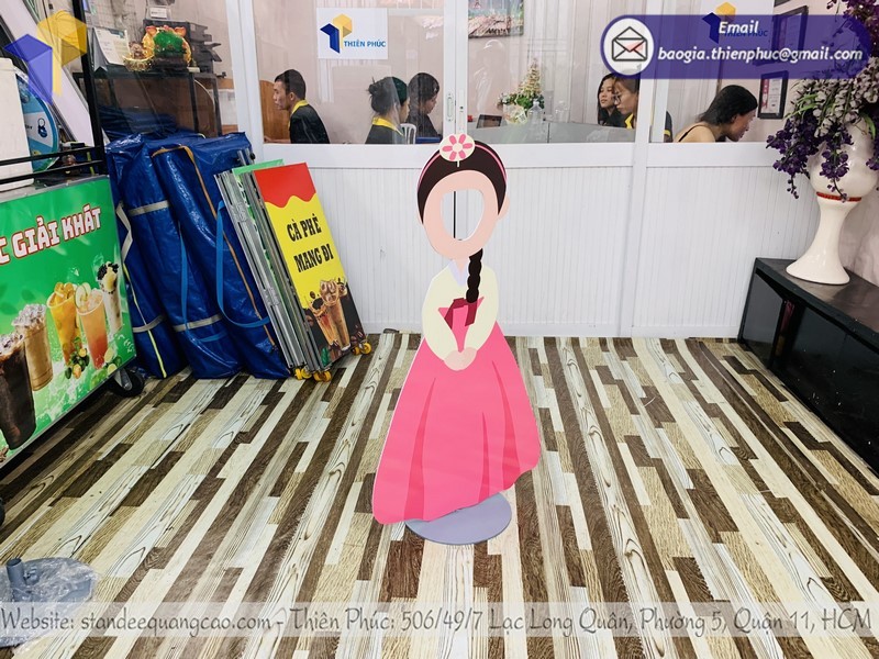 standee mô hình chụp ảnh tphcm