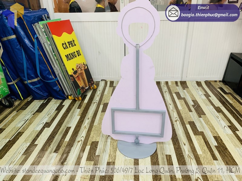 standee mô hình chụp ảnh