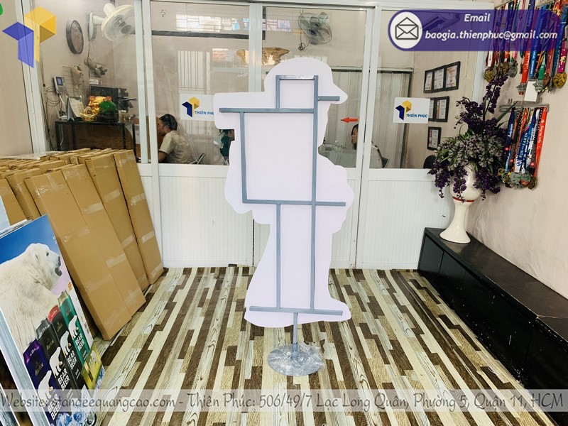 standee mô hình hoạt hình uy tín