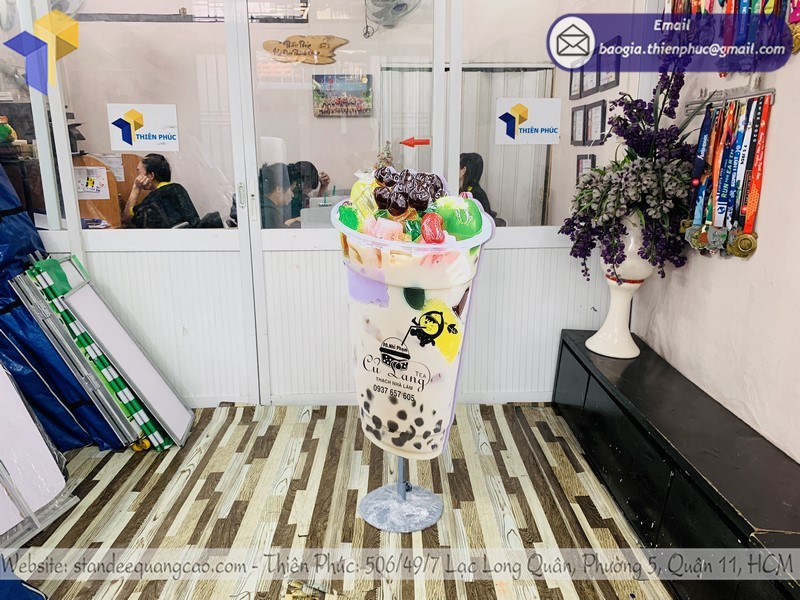 standee mô hình ly trà sữa tốt