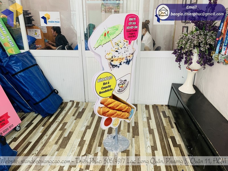 standee mô hình quảng cáo rẻ