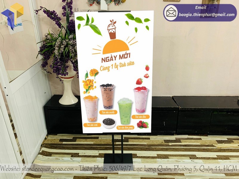 standee quảng cáo chữ H