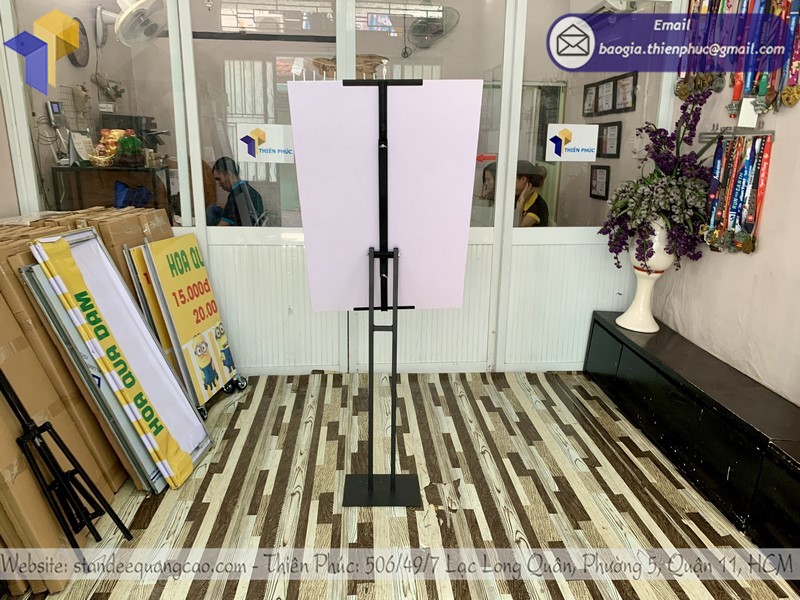 Standee quảng cáo cửa hàng