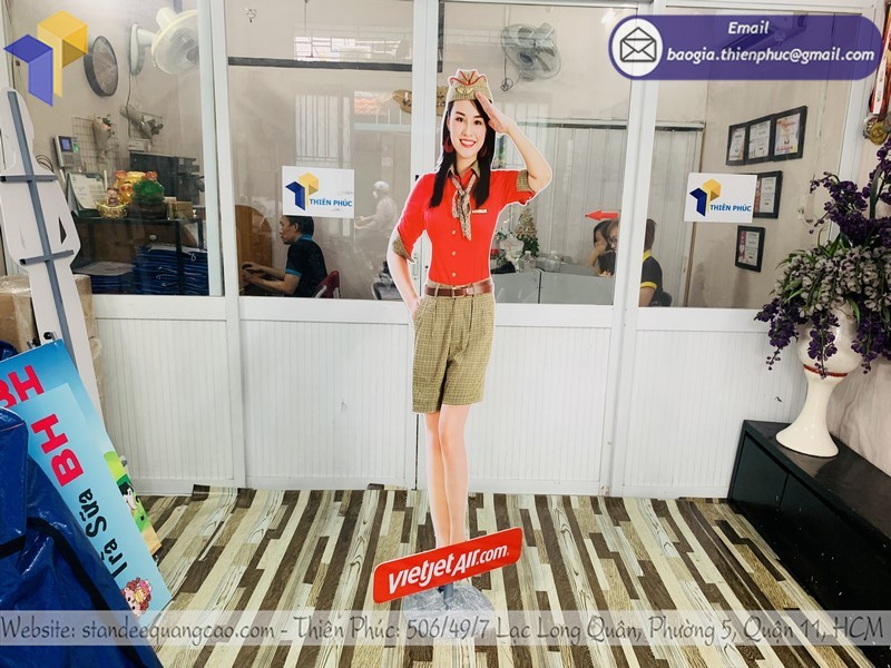 standee tiếp viên hàng không rẻ