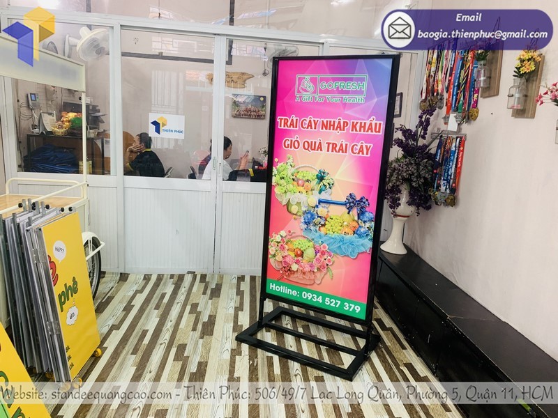 Standee trưng bày 2 mặt rẻ