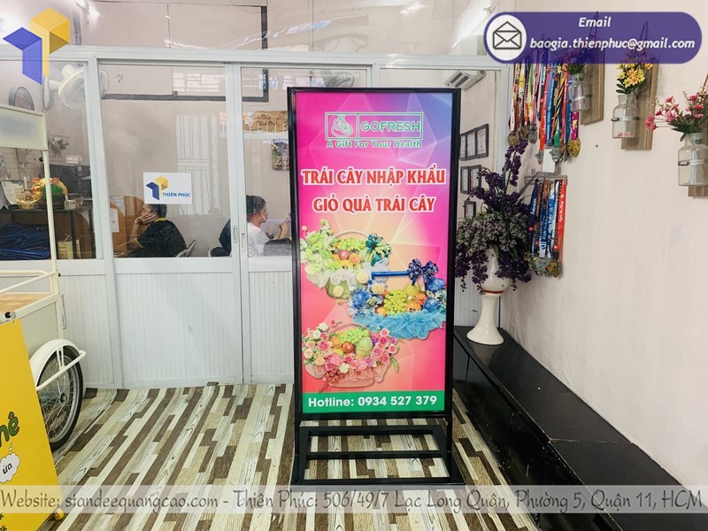 Standee trưng bày 2 mặt uy tín