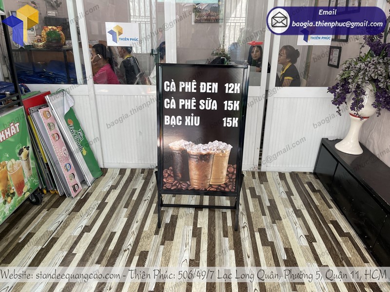 Standee trưng bày ngoài trời rẻ