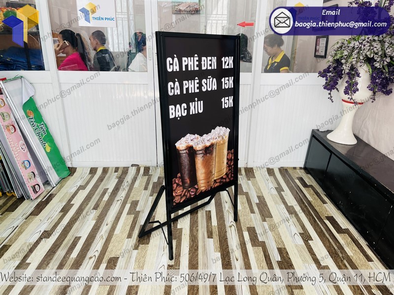 Standee trưng bày ngoài trời tphcm