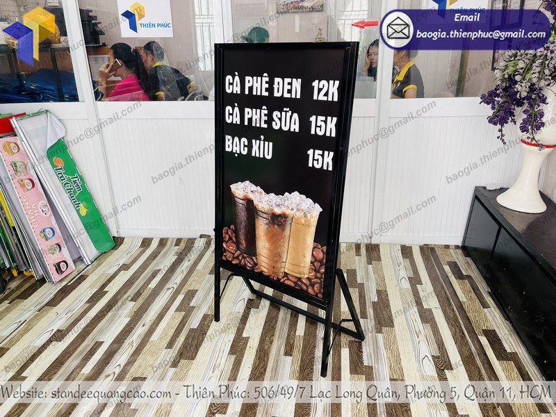 Standee trưng bày ngoài trời uy tín