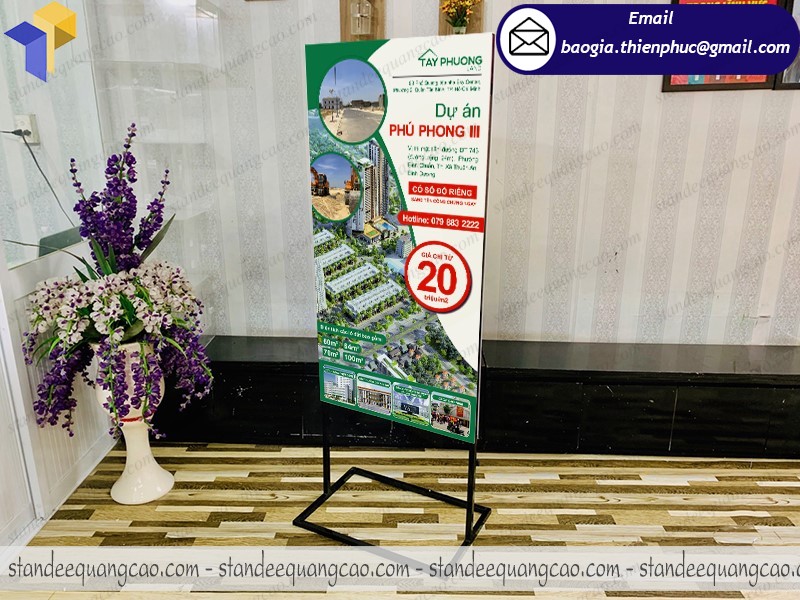 in poster khung standee 2 mặt giá rẻ ở quận 10