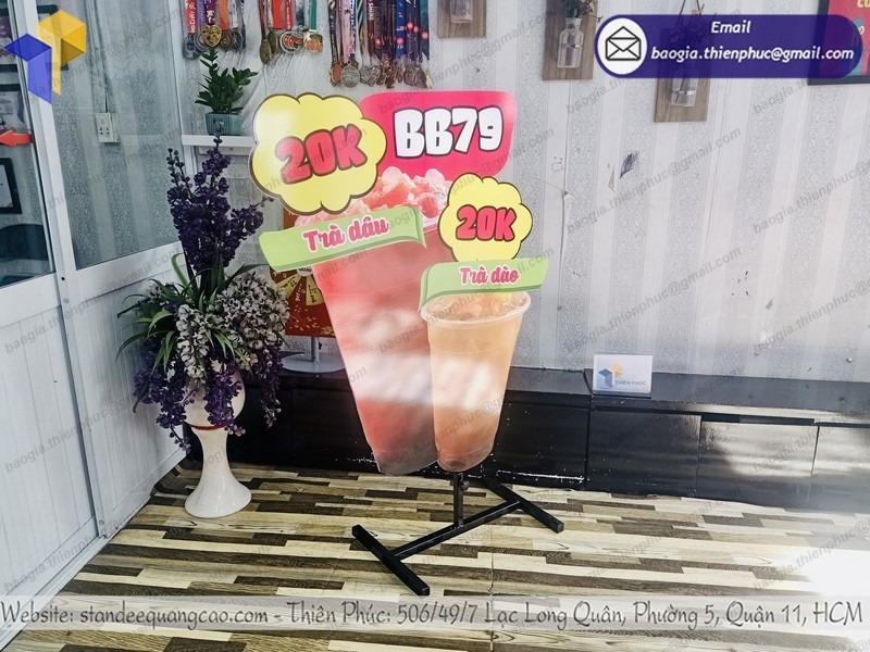 thiết kế standee quảng cáo mô hình